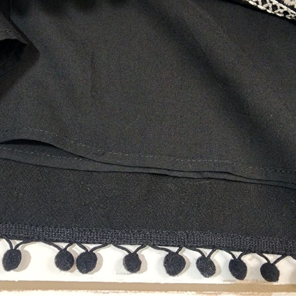 Umgee embroidered bird and flower boho mini skirt fully lined woman's size large - Picture 12 of 13